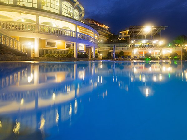 Hotel Avilha: Quarto duplo para 2 pessoas com café da manhã e opção de meia pensão