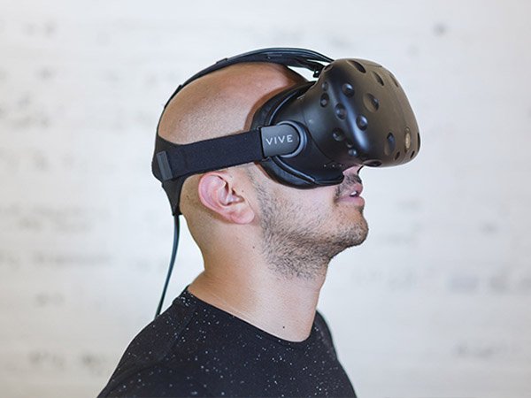 Sessão de 30 min ou 60 min de até 5 pessoas na sala de realidade virtual a partir de 14,95