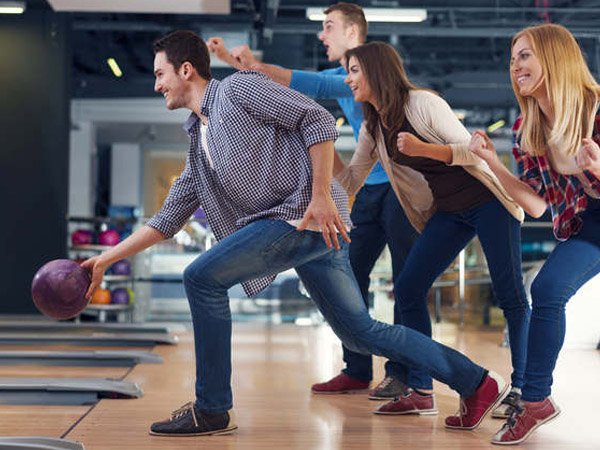2 jogos de boliche por pessoa e para 2 jogadores no Bowling Brasil. Inclui cachorro quente ou sanduíche, mais bebida