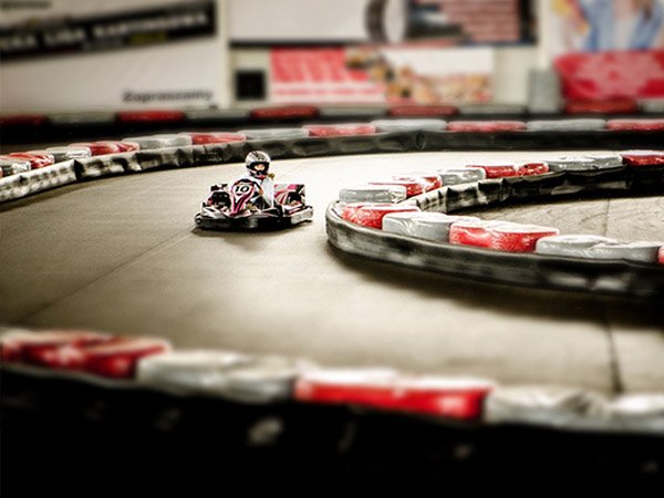 Kartódromo Idoor Competição Kart para 2, ou 15 pessoas a partir de 29,95 R$ ( Churrasco e bebida são opcionais)