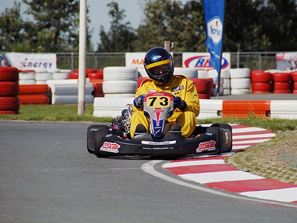 Kartódromo Idoor Competição Kart para 2, ou 15 pessoas a partir de 29,95 R$ ( Churrasco e bebida são opcionais)
