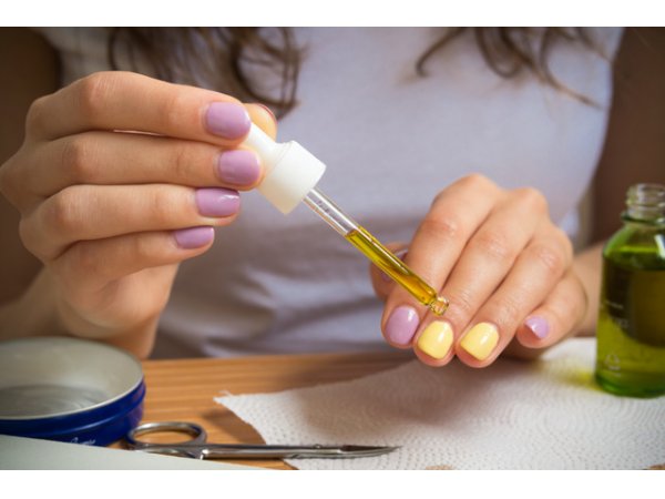 Manicure e pedicura semi-permanente + uma sessão grátis de depilação
