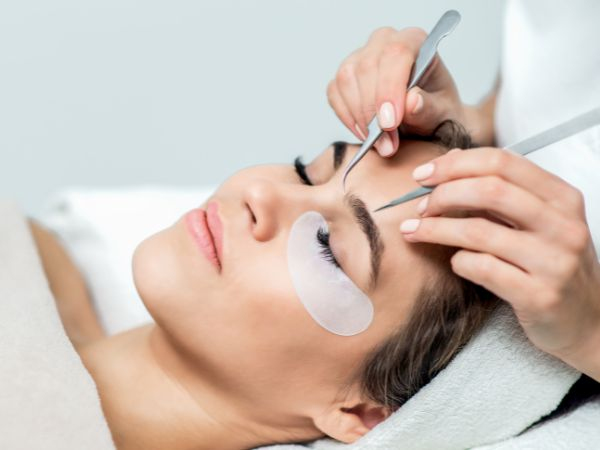 Nossa Oferta Especial de Design de Sobrancelhas com Henna, Micropigmentação e Extensão de Cílios