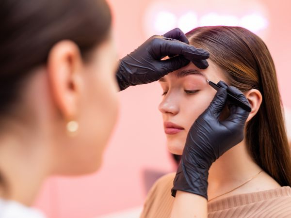 Nossa Oferta Especial de Design de Sobrancelhas com Henna, Micropigmentação e Extensão de Cílios