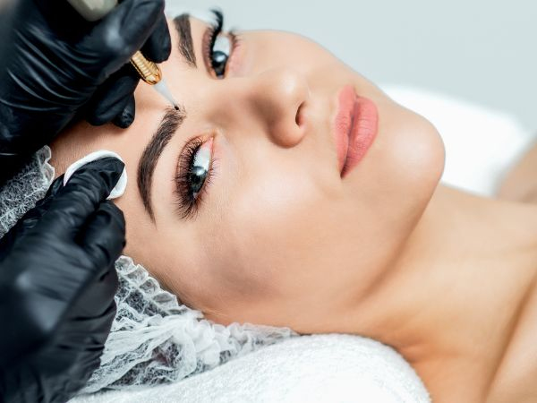 Nossa Oferta Especial de Design de Sobrancelhas com Henna, Micropigmentação e Extensão de Cílios