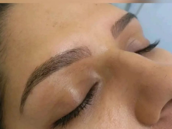 Nossa Oferta Especial de Design de Sobrancelhas com Henna, Micropigmentação e Extensão de Cílios