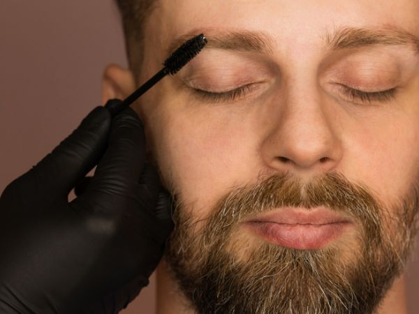Sessão de Cabeleireiro Masculino no Fernando Visagista! Sobrancelha, Barba e Cabelo. Escolha entre várias opções! (Até 50% de desconto!)