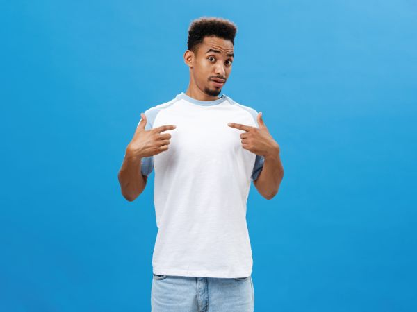 Sessão de Cabeleireiro Masculino no Fernando Visagista! Sobrancelha, Barba e Cabelo. Escolha entre várias opções! (Até 50% de desconto!)