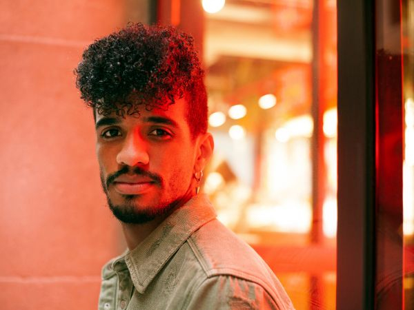 Sessão de Cabeleireiro Masculino no Fernando Visagista! Sobrancelha, Barba e Cabelo. Escolha entre várias opções! (Até 50% de desconto!)