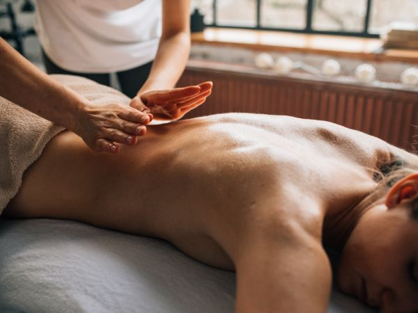 Massagem tântrica ou massagem nuru a escolher – 60 min para 1 pessoa