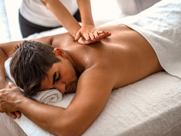 Massagem terapêutica a domicílio – 60 minutos para 1 pessoa com 20% de desconto – Rio de Janeiro