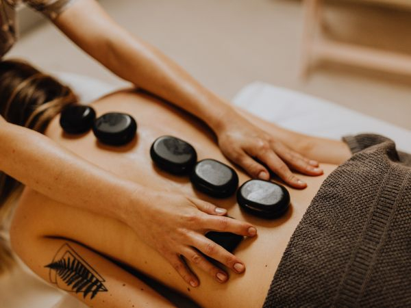 Massagem terapêutica a domicílio – 60 minutos para 1 pessoa com 20% de desconto – Rio de Janeiro