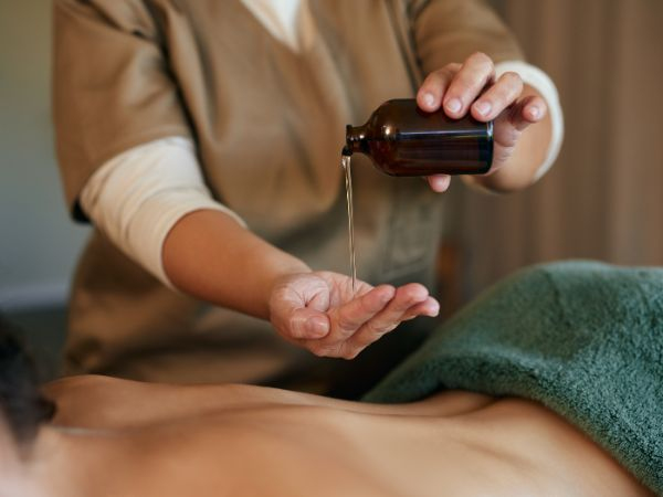 Massagem com vela ou óleo especial a domicílio – 60 minutos para 1 pessoa com 45% de desconto – Rio de Janeiro