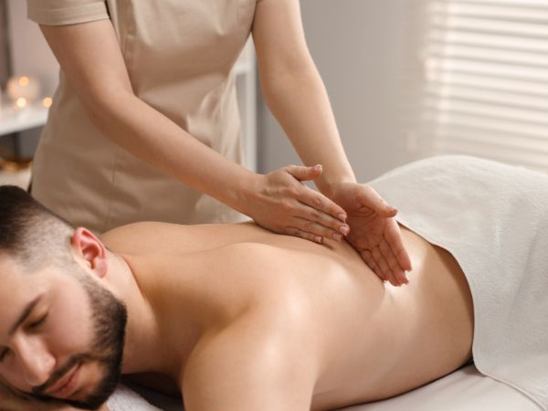 Massagem relaxante a domicílio – 60 minutos para 1 pessoa com 33% de desconto – Rio de Janeiro
