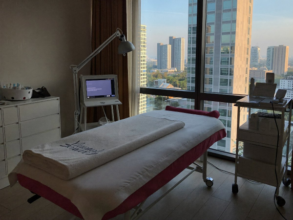 Drenagem com manta térmica para mulheres na Geyza Estética